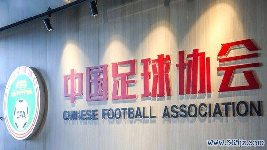 全运会全球赛上海队员被踢断腿 组委会严厉打击球场暴力