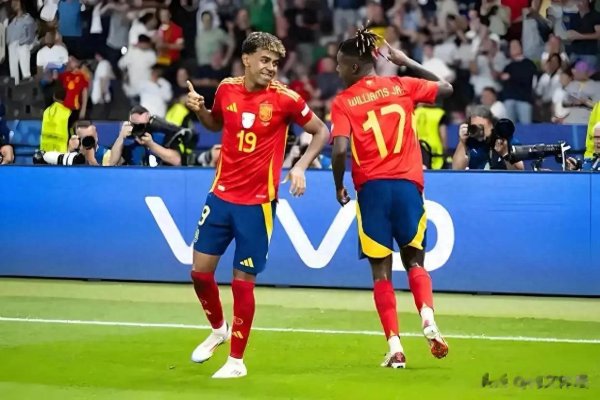 欧洲区世初赛: 短兵衔接, 西班牙鹰击土耳其