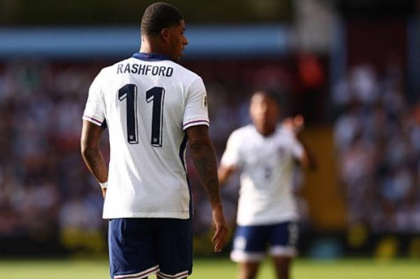 拉什福德本场数据: 顽抗8胜3, 13次丢失球权, 传球告捷77%