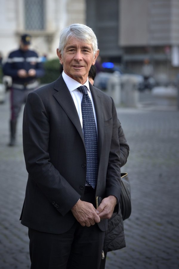 意体育部长：申办2032欧洲杯的戒指日历细目，将简化球场审批关键