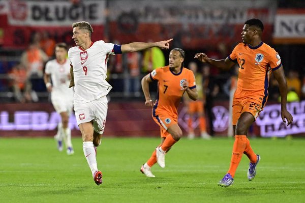 弗利克面对二选一繁难, 是用涵养丰富的莱万, 如故现象火热的费兰