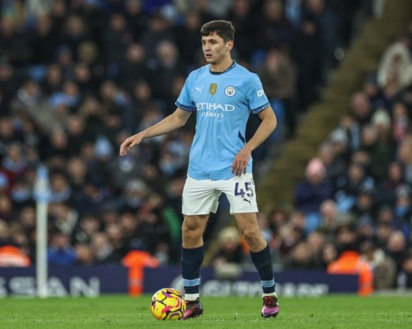 曼晚：曼城4场3个右后卫，胡桑诺夫看成救急决策可能多踢这个位置