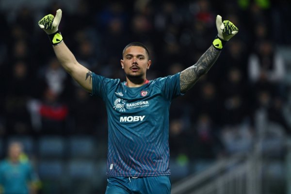 齐体：米兰和国米齐成心卡利亚里门将卡普里莱，对方标价2000万欧