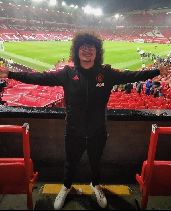 邮报：曼联网红球迷被另一球迷蹙迫，俱乐部正就此事伸开拜访