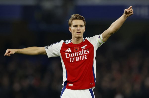 厄德高半场2次创造契机、7次取得球权，均为统共球员最多