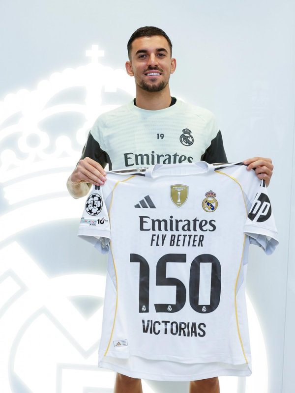 里程碑！塞巴略斯获赠皇马糊口150胜挂念球衣