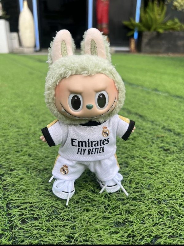 Hala Madrid! 樊振东给拉布布穿上了皇马球衣