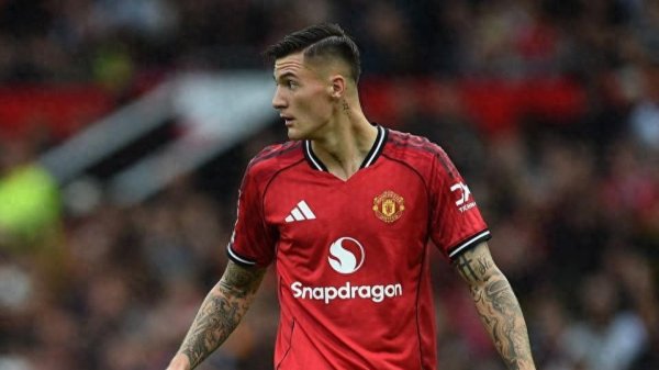 加盟后踢了5场1球没进，曼联刚送走一个霍伊伦，又迎来一个？