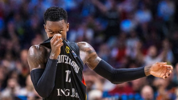 这一刻, 他们等了32年: 逆转、队史第2冠, 全队昂然, 三分26中14