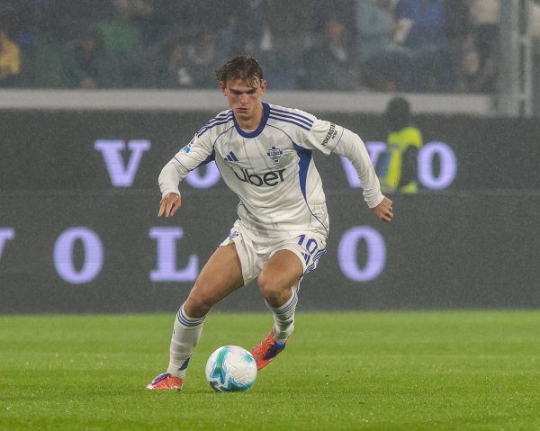 身价涨至5500万！德转官方：帕斯有顶级潜质，很难思象皇马不回购