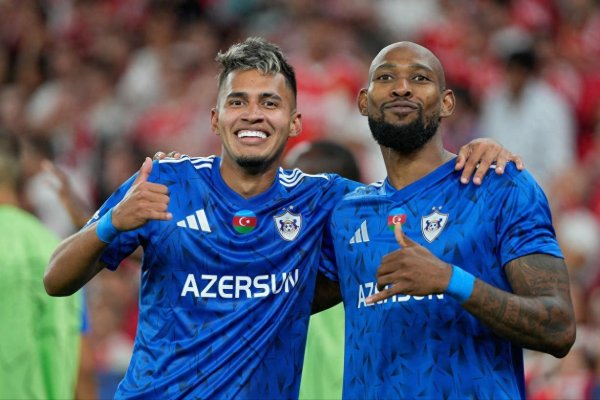 欧冠爆冷门, 权门两球超过竟遭弱旅翻盘, 三十八年恭候终圆梦。