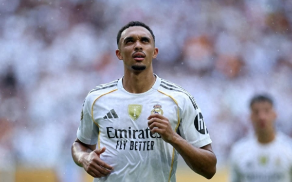 一个受伤一个被罚下, 皇马右后卫位置陡然从宽裕到衣衫不整