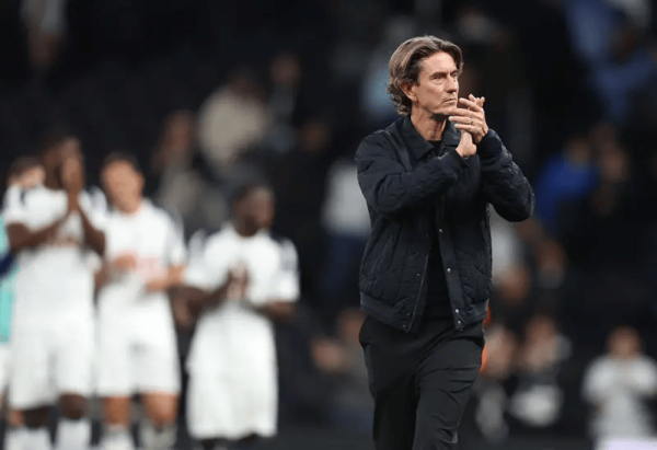 弗兰克: 下半场热刺挑升放球权给黄潜, 然后反击, 这很敬爱敬爱