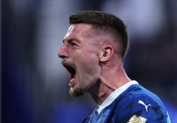 记者：眉月正激动与米林科维奇续约，已送上一份2028年到期新契约