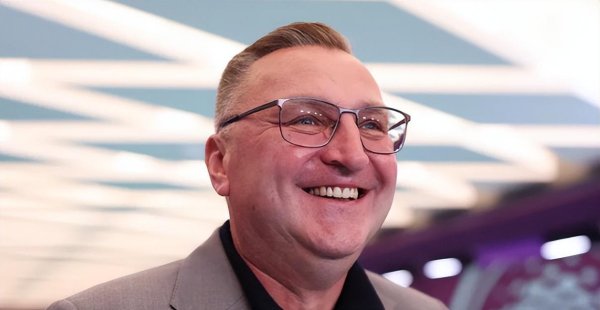 国足选帅最大黑马露馅 东说念主称波兰穆里尼奥 足协薄此厚彼 堪比米卢