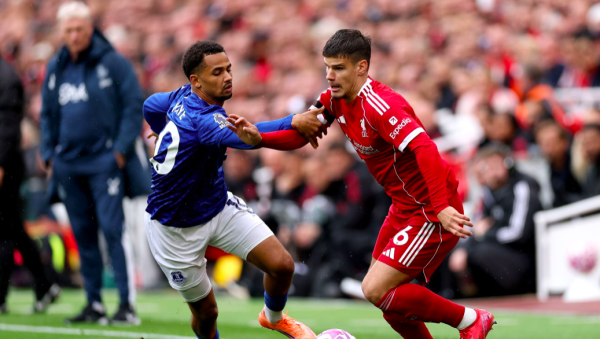 2-1！笑傲百年德比 11.2亿朱门全胜领跑 神锋登陆英超5场3球