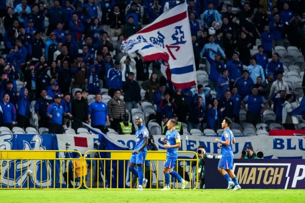 足球报：申花亚冠赢球捍卫中超尊容，也为球队士气带来积极影响