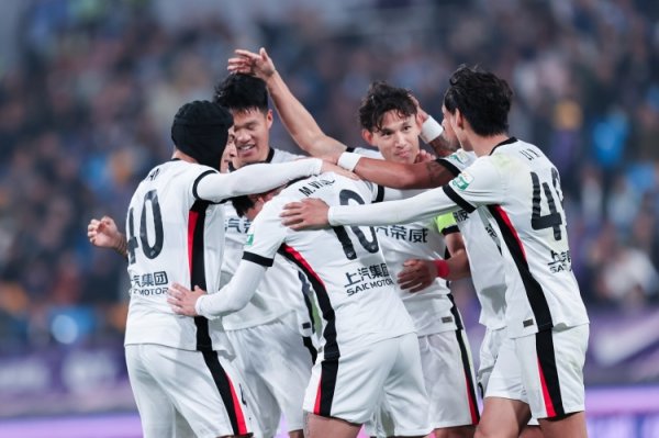 今晚报：中超争冠“三国杀”蓉城先出局 海港末轮战平英博即夺冠