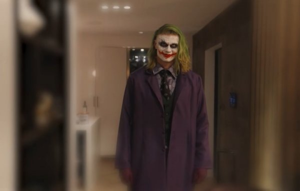 几分像？🤣哈兰德万圣节扮“怯夫”去买尿布被认出，女友扮猫女