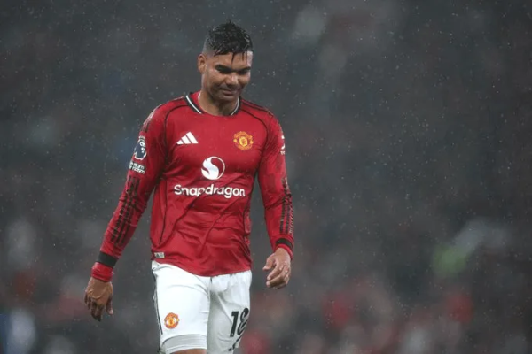 曼联2-1切尔西：2张红牌、3分钟1次犯规，一场混战中曼联取胜