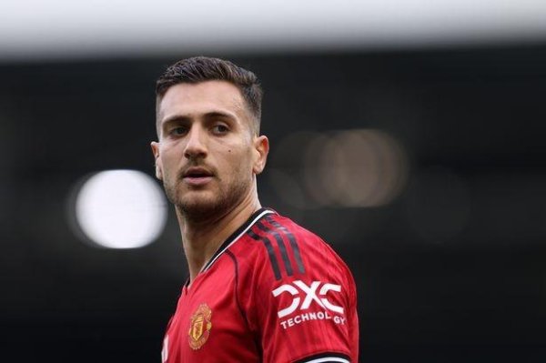 曼晚报说念曼联伤停信息：利马与达洛特的追忆工夫仍然未知