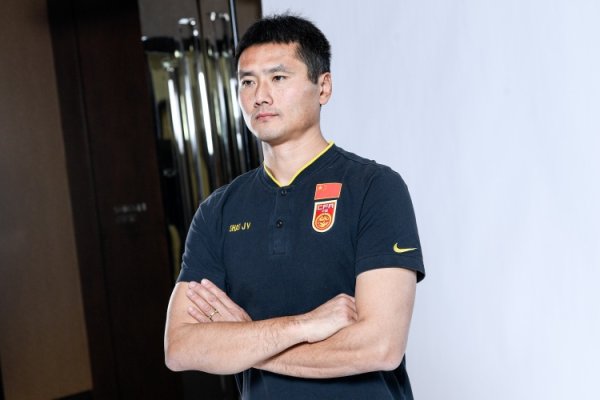 记者谈邵佳一捏教国足：一次神勇尝试，足球不是急功近利的事