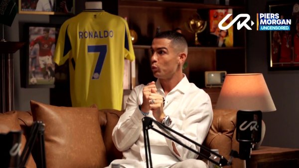 C罗：两个男儿让我向乔治娜求婚，其时齐没来得及单膝跪地