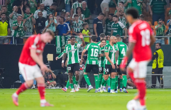 安东尼神了: 第85分钟绝平, 传射立功, 率队逼平英超劲旅