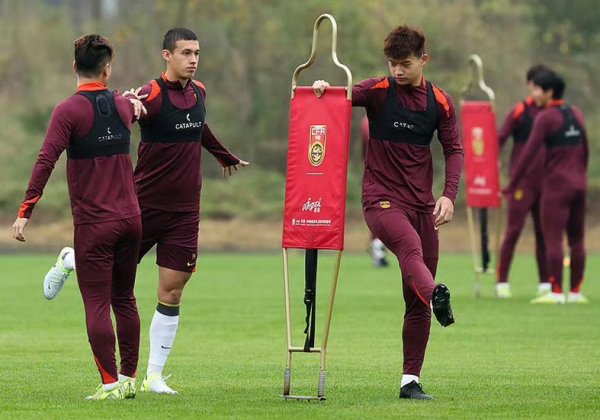 U22国足VS韩国！拜合拉木接续搅和 红指甲别上了！刘诚宇联手老蒯