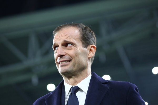 布冯：孔蒂保守阿莱格里更勇敢，囧叔在帅位不保时也敢排出4前卫