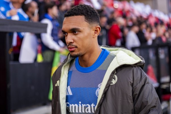 TA：阿诺德前去迪拜进行关怀表象检修，吕迪格、琼阿或缺阵埃尔切