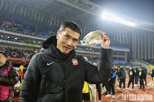 来自西海岸的爱，中超收官战，青岛西海岸俱乐部为邵佳一举行送别典礼